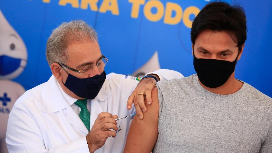 Ministro da Saúde, Marcelo Queiroga, vacina ministro das Comunicações, Fábio Faria - Myke Sena/Ministério da Saúde