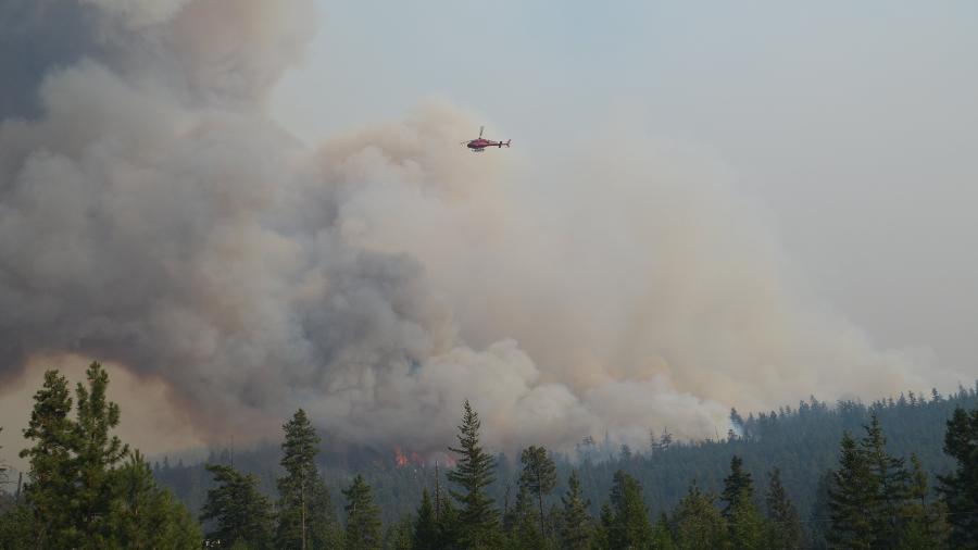A província da Colúmbia Britânica declarou estado de emergência devido ao avanço dos incêndios florestais - Reprodução/Twitter @BCGovFireInfo