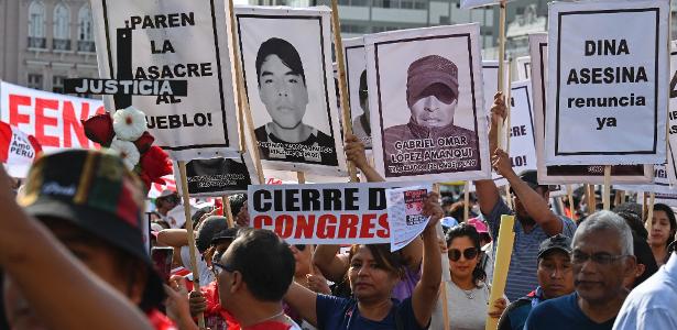 19.jan.23 - Manifestantes pedem a renúncia de Dina Boluarte, presidente do Peru