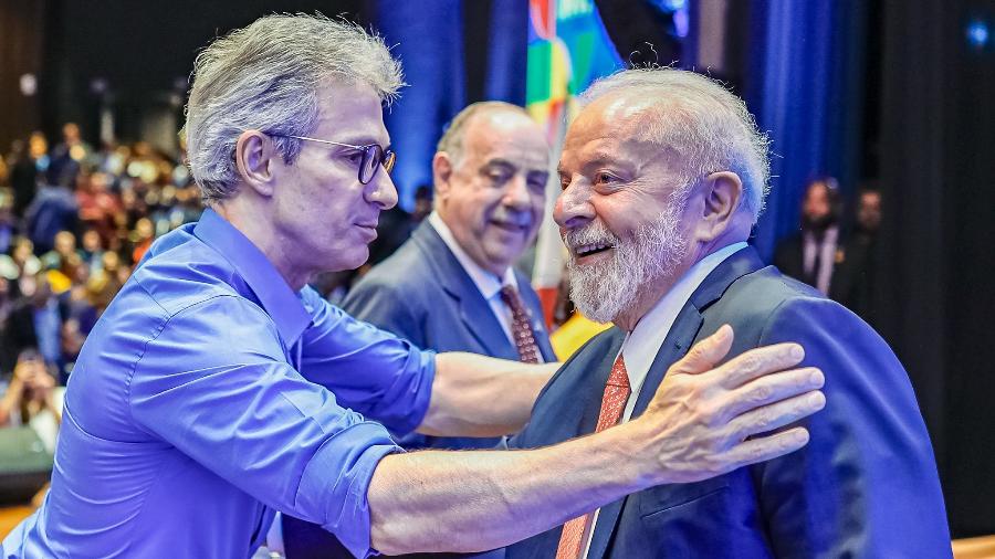 Governador Romeu Zema e presidente Lula em evento em Minas Gerais