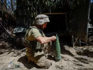 Armas ocidentais chegam às linhas de frente da Ucrânia após meses de discussão