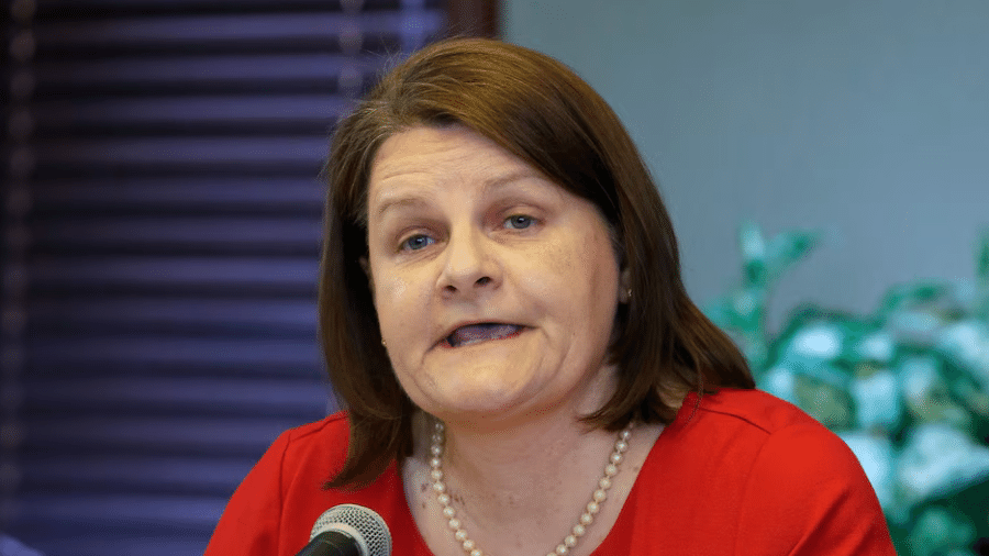 Juíza Hannah Dugan foi presa pelo FBI por supostamente ajudar imigrante indocumentado a 'fugir da prisão' Juíza Hannah Dugan foi presa pelo FBI por supostamente ajudar imigrante indocumentado a 'fugir da prisão'