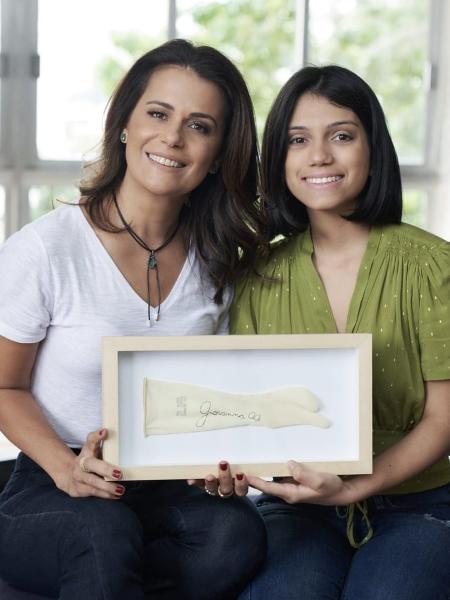 Adriana Araújo, a filha Giovanna e a luva Adriana Araújo, a filha Giovanna e a luva