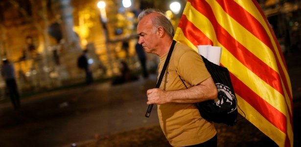 10.out.2017 - Manifestante catalão protesta em favor da separação com a Espanha - PAU BARRENA/AFP