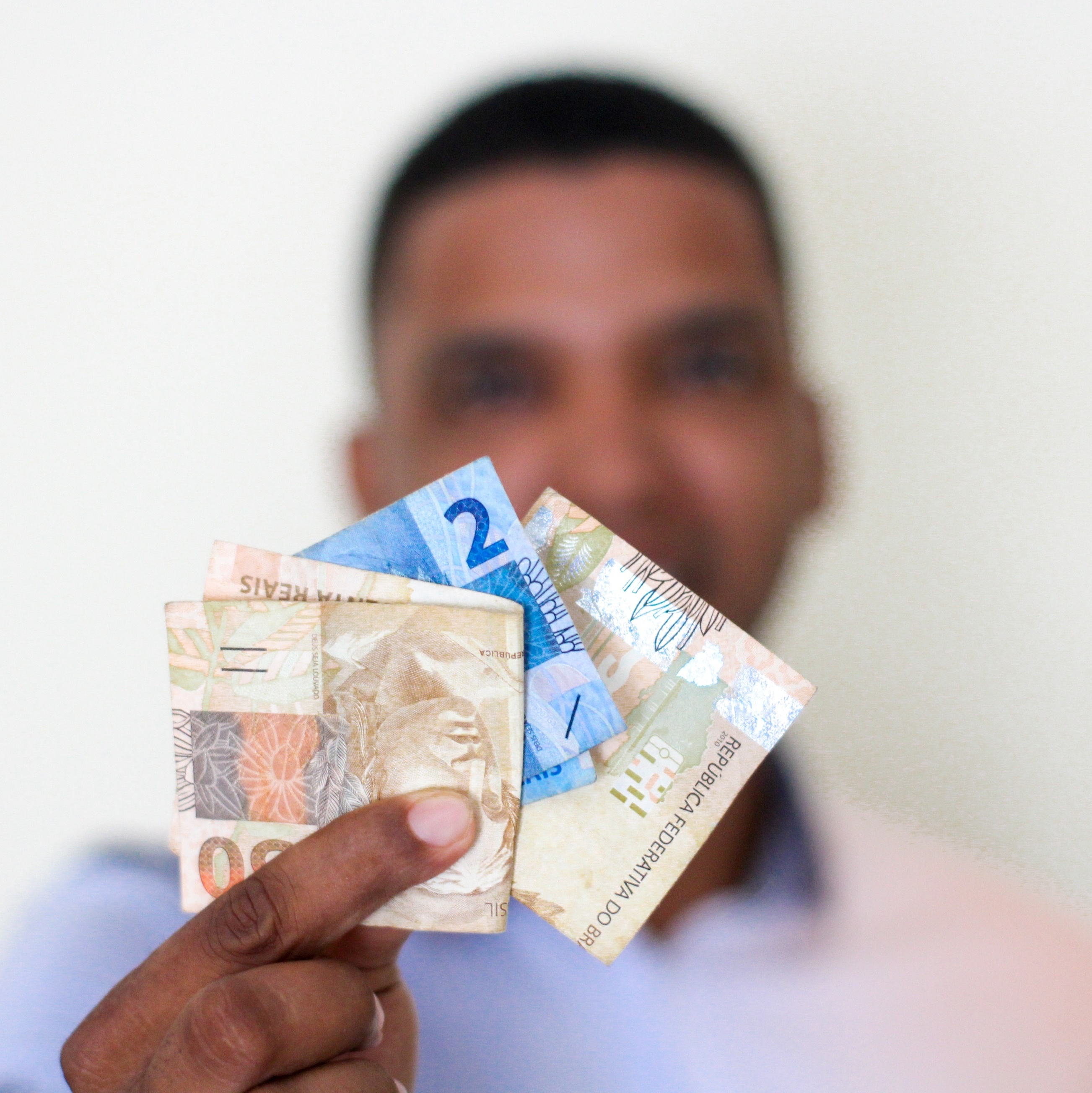 Como e Onde Investir R$ 300? Economista Dá Dicas