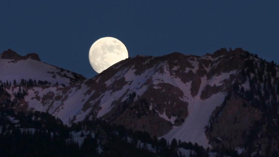 Termo "superlua rosa" se popularizou, mas não deve mostrar nada de diferente de uma lua cheia - NASA/Bill Dunford