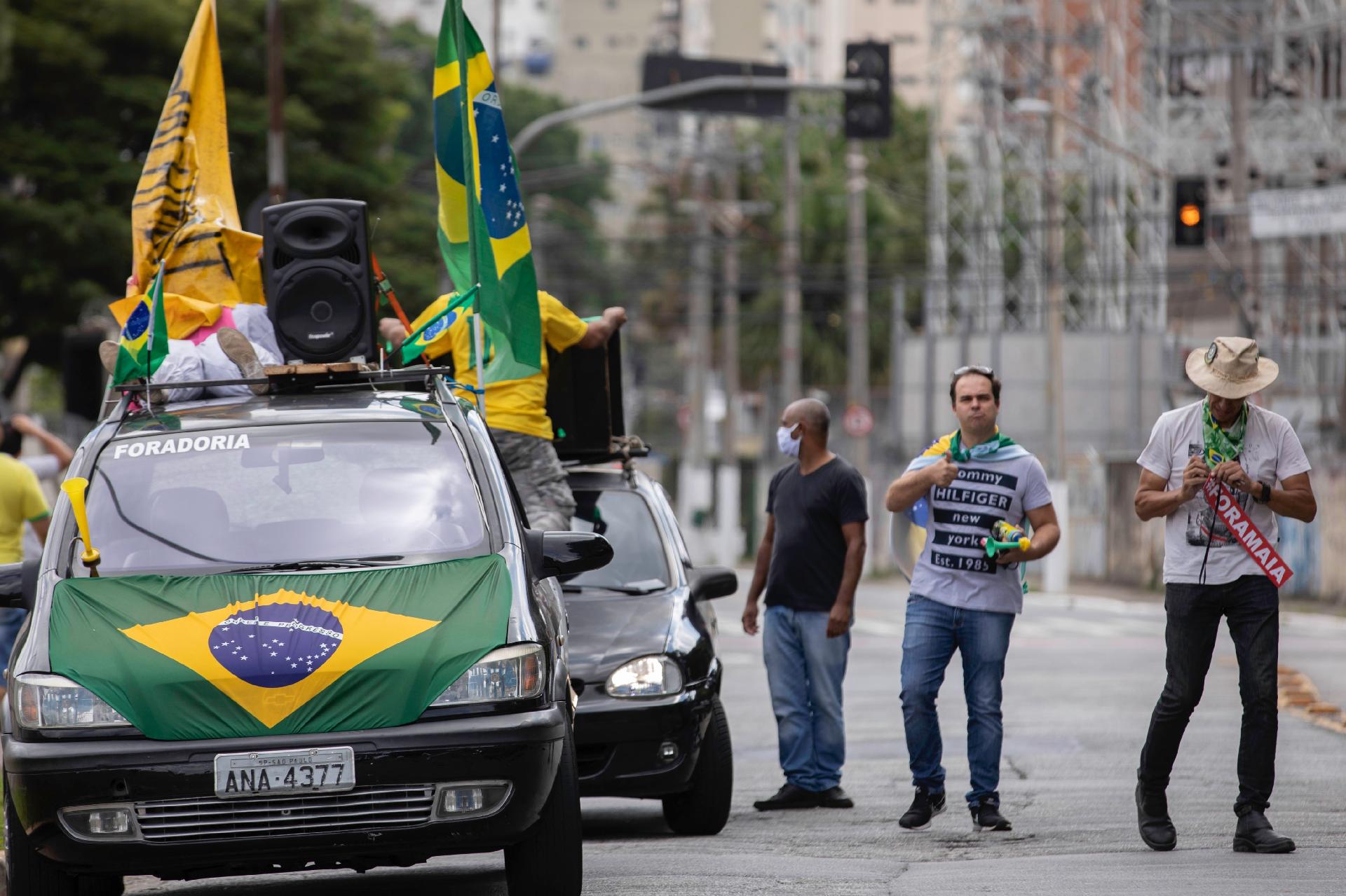 Carreatas contra isolamento social em SP, Rio e Brasília têm ...