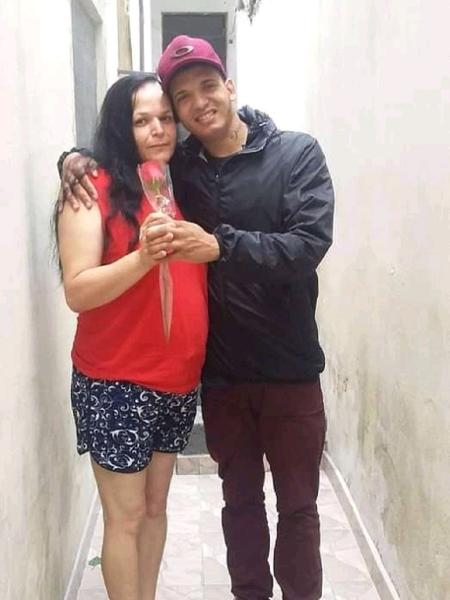 Roseli Dias Bispo, de 46 anos, morta a marretadas no metrô de São Paulo, e seu filho Thiago Bispo, de 21 anos - Reprodução