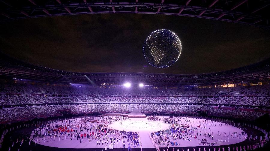 Mais de 1.800 drones se juntaram para formar um globo terrestre na cerimônia de abertura dos Jogos Olímpicos de 2020 - Divulgação/COI