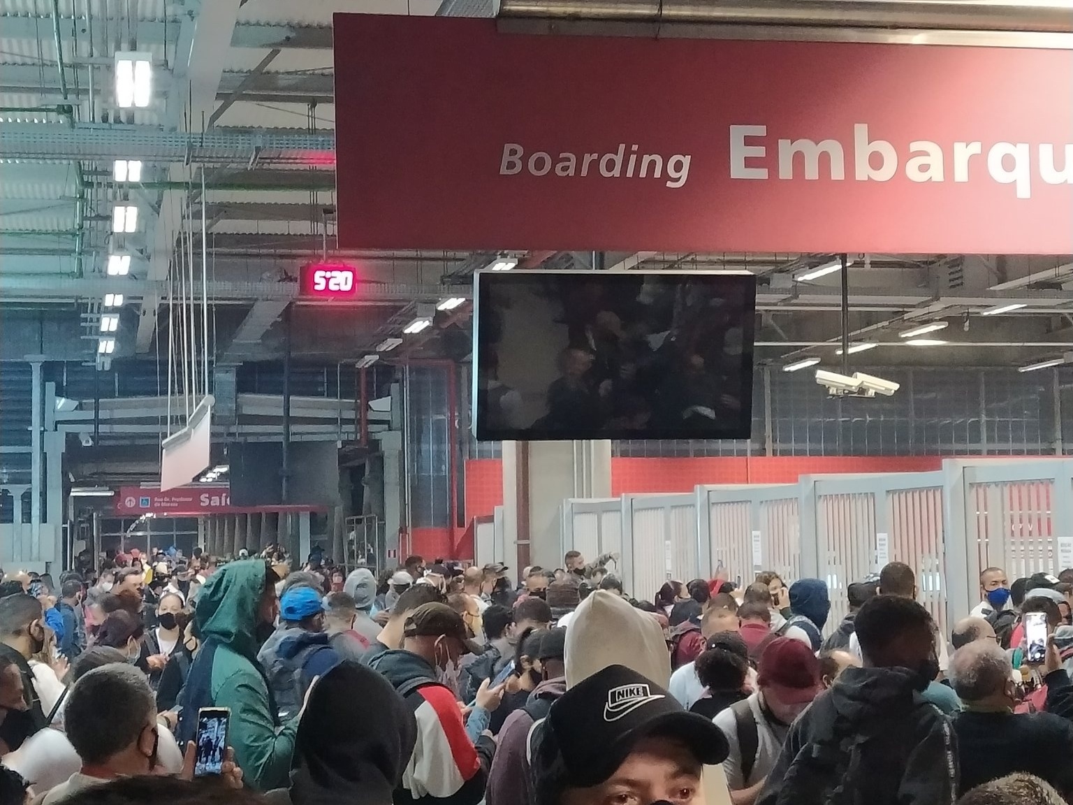 Ferroviários encerram greve da CPTM e operação volta ao normal nesta terça