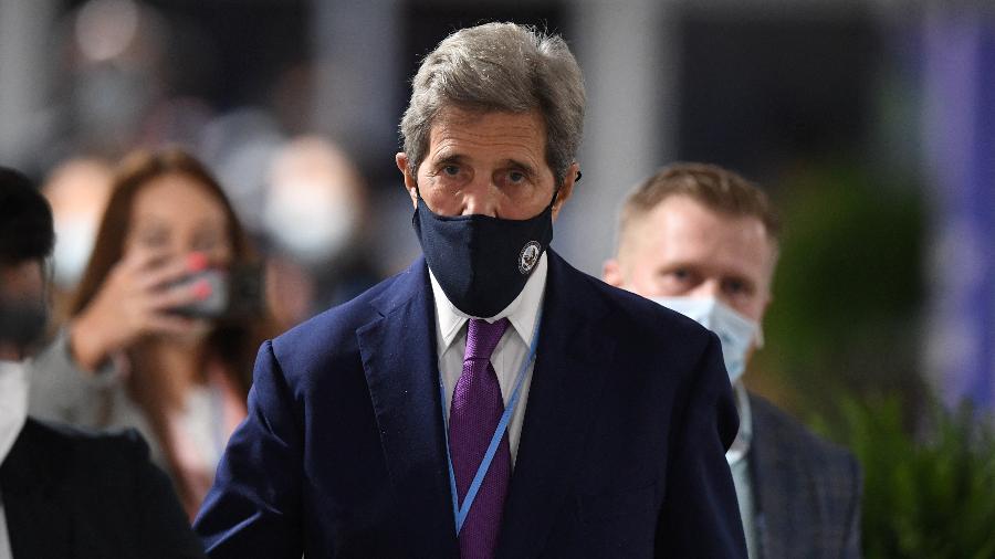  Kerry disse que, com os compromissos recentemente assumidos durante a COP26, cerca de 65% do PIB global estava agora coberto por planos de mudança climática implementáveis - Daniel Leal-Olivas/AFP