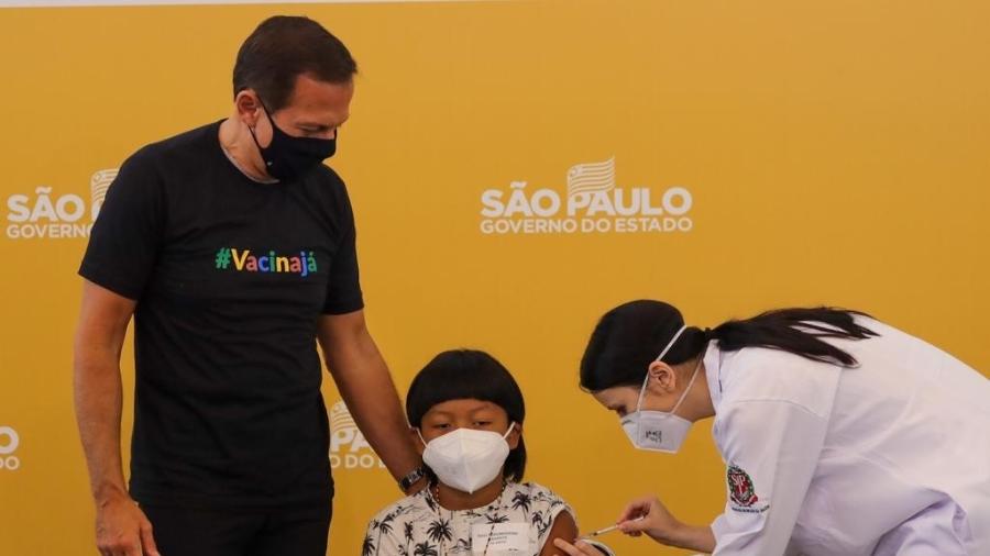 Menino indígena de 8 anos foi a primeira criança a ser imunizada em São Paulo - Divulgação/Governo de São Paulo