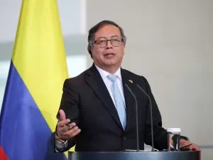 Presidente da Colômbia após suposto vídeo com trans: 'Sou heterossexual'