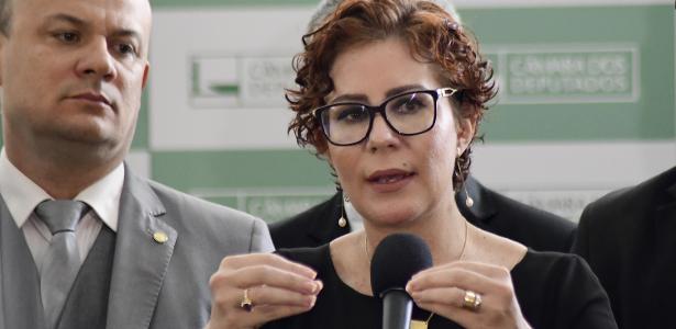 Carla Zambelli withdraws from the chamber due to “health problems”