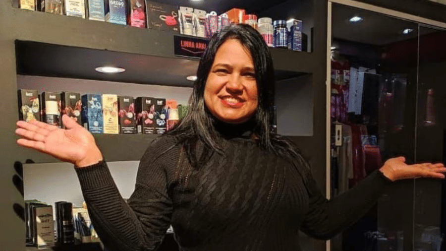 Pecado é sair falando mal ela é evangélica e dona de sex shop 