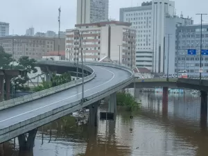 Nível do Guaíba cai para 4,59m, mas RS tem risco de inundação no domingo