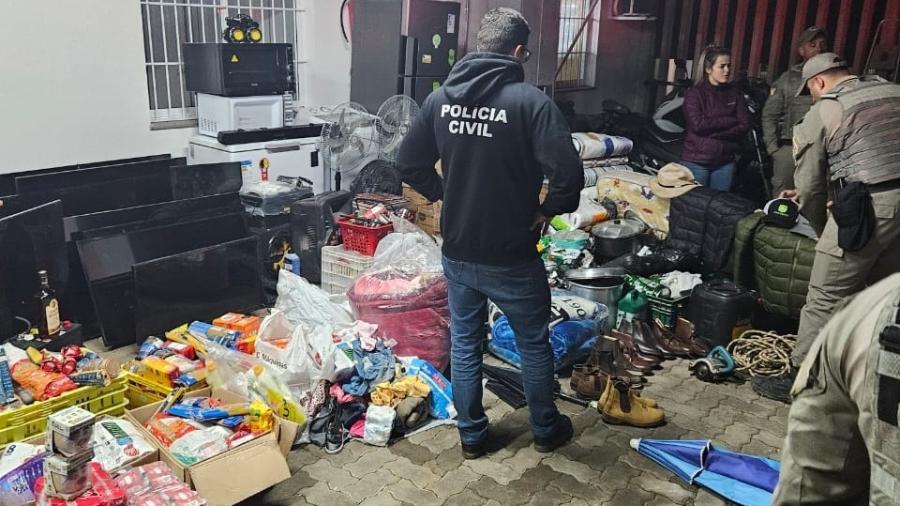 Policiais apreendem material furtado durante a enchente em Eldorado do Sul, na região metropolitana de Porto Alegre