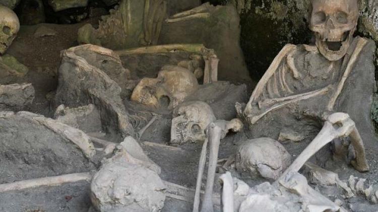 Esqueletos encontrados em Herculano, na Itália