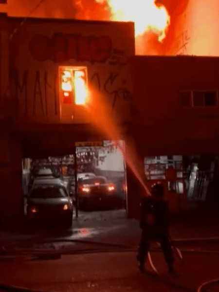 Incêndio em oficina na rua Amaral Gurgel, 268, no centro de São Paulo - Reprodução/TV Globo