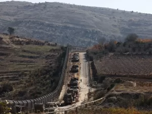 Israel lança ataque aéreo contra território sírio após queda de Assad