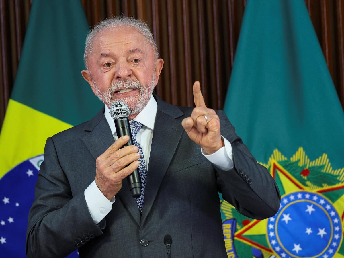 Gleisi Hoffmann: Brasil evita retaliação comercial contra EUA, mas pode reagir