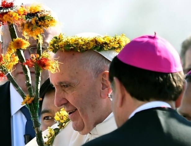 15.fev.2016 - Indígenas recebem o papa Francisco em Chiapas (México) - Gabriel Bouys/AFP 