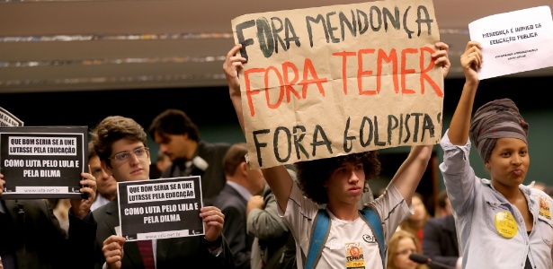 Manifestantes protestaram durante audiência pública com ministro da Educação, Mendonça Filho - Wilson Dias/Agência Brasil