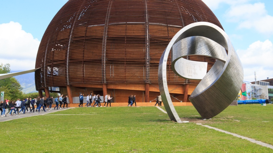 9.mai.2017 - Fachada do Globo de Ciência e Inovação do CERN, em Genebra, onde fica o LHC - Xu Jinquan/Xinhua