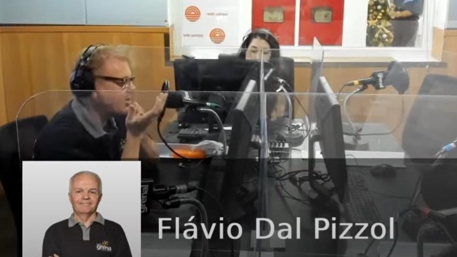 Radialista do RS sugere jogadoras de fio dental; Ouvinte faz BO