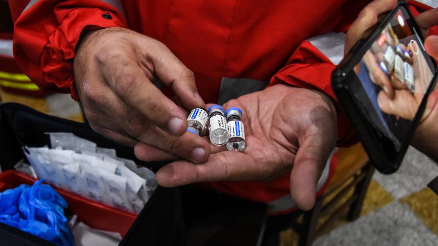 Líder antivacina fingiu receber dose de vacina em esquema que contava com colaboração de enfermeira e guarda - Francesco Militello Mirto/NurPhoto via Getty Images