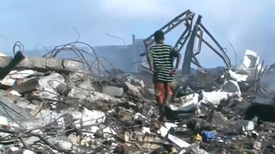 Moradores vasculharam escombros de supermercado demolido em busca do que pudessem salvar - Tv Tambaú/reprodução