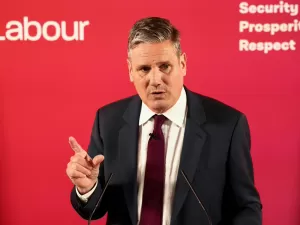 Líder da oposição promete reduzir entrada de migrantes no Reino Unido