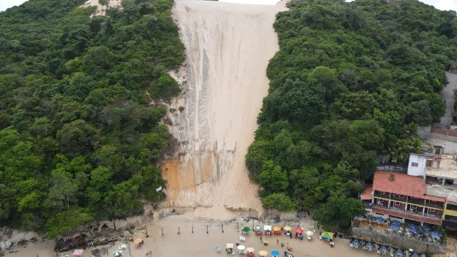 Vista de cima do Morro do Careca, cartão-postal de Natal