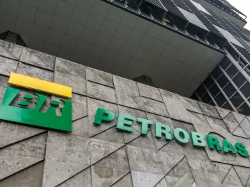 Ações da Petrobras desabam na Bolsa após demissão de Prates