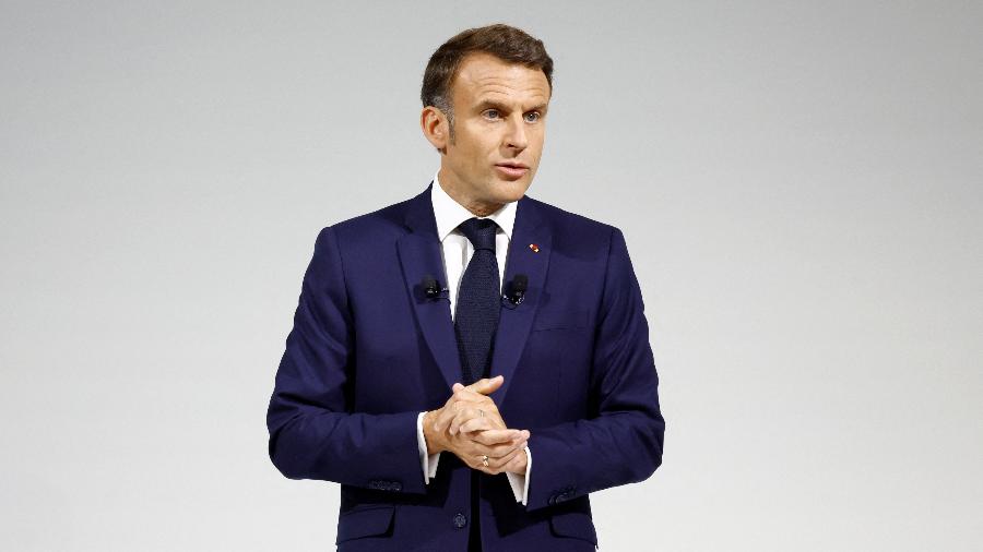 Presidente da França classificou direita e esquerda como "dois blocos que empobrecem o país"