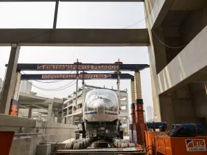 Primeiro trem de linha ouro, prometida para Copa de 2014, chega a São Paulo