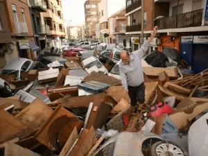 Chuvas na Espanha: Número de mortos sobe para 155; equipes procuram vítimas