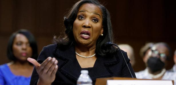 Suprema Corte dos EUA mantém no cargo diretora do Fed demitida por Trump