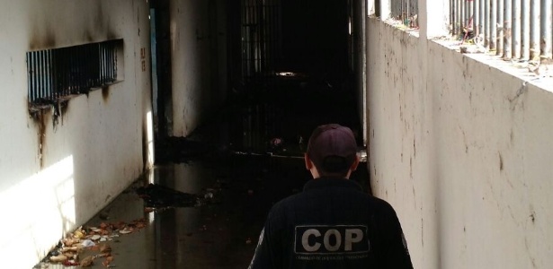 Agente penitenciário vistoria ala destruída da Casa de Custódia de Teresina -  Sindicato dos Agentes Penitenciários do Piauí
