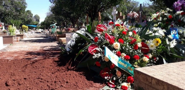 Elton foi enterrado no Cemitério Municipal de Pirassununga, sua cidade natal - Mirthyani Bezerra/UOL