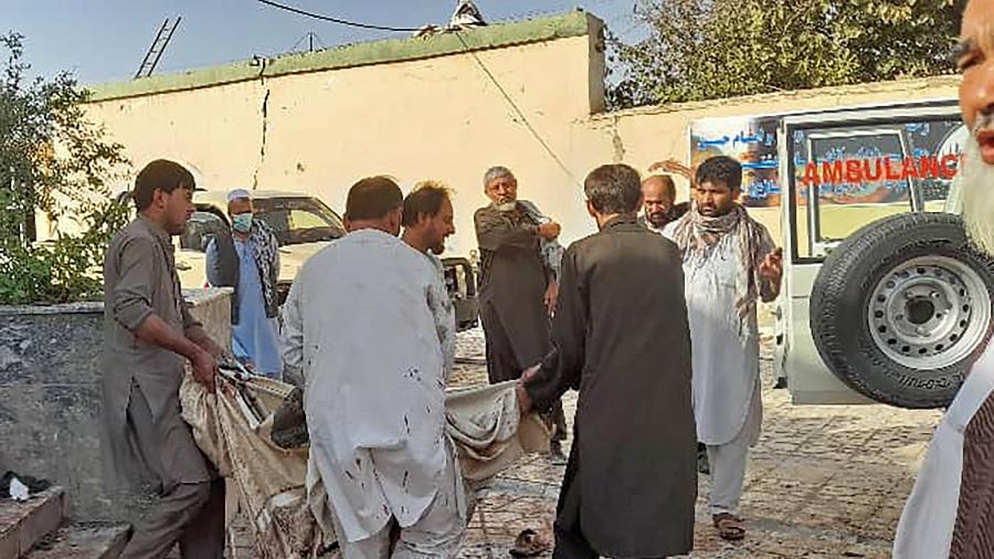 O EI assumiu responsabilidade pela explosão em uma mesquita xiita na cidade de Kunduz, no Afeganistão - AFP