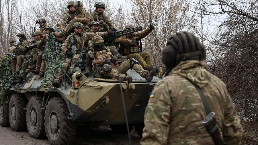 No texto, os militares afirmam que têm recebido perguntas sobre como participar da guerra - Anatolii Stepanov/AFP