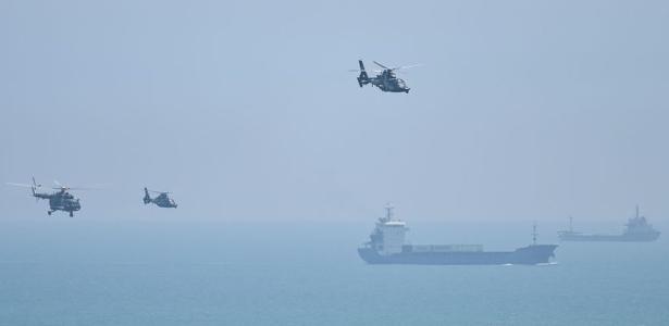 Navios e helicópteros militares chineses participam de manobras na costa de Taiwan