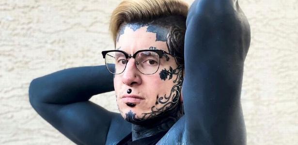 The father has 96% of his body covered in tattoos and he doesn’t want to stop