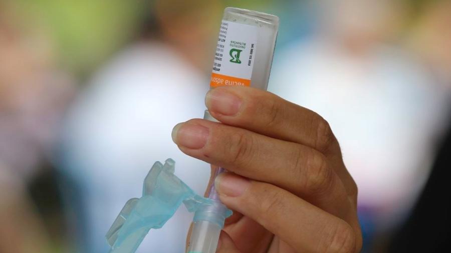 Vacina produzida pelo Butantã sendo preparada para aplicação  - Fabio Rodrigues-Pozzebom / Agência Brasil