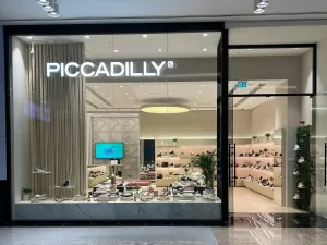 Piccadilly abre loja em Abu Dhabi e aposta em sapatos com tons metalizados