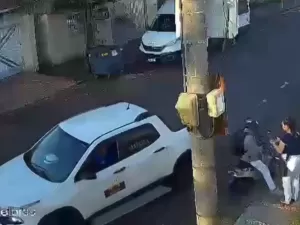 Motorista atropela ladrão para livrar mulher de assalto em Minas Gerais