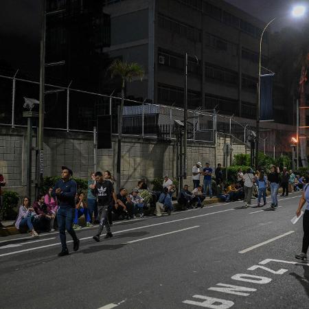 Filas já eram vistas durante a madrugada em Caracas