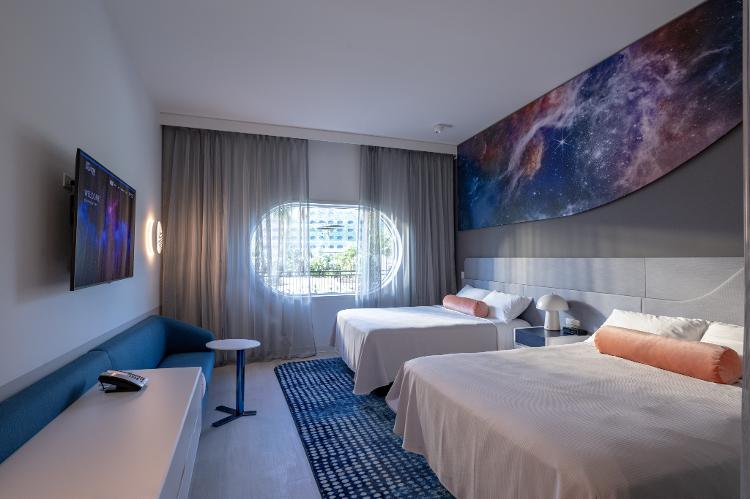 Hotel conta com 750 quartos confortáveis. A limpeza é feita em dias alternados. Hotel conta com 750 quartos confortáveis. A limpeza é feita em dias alternados.