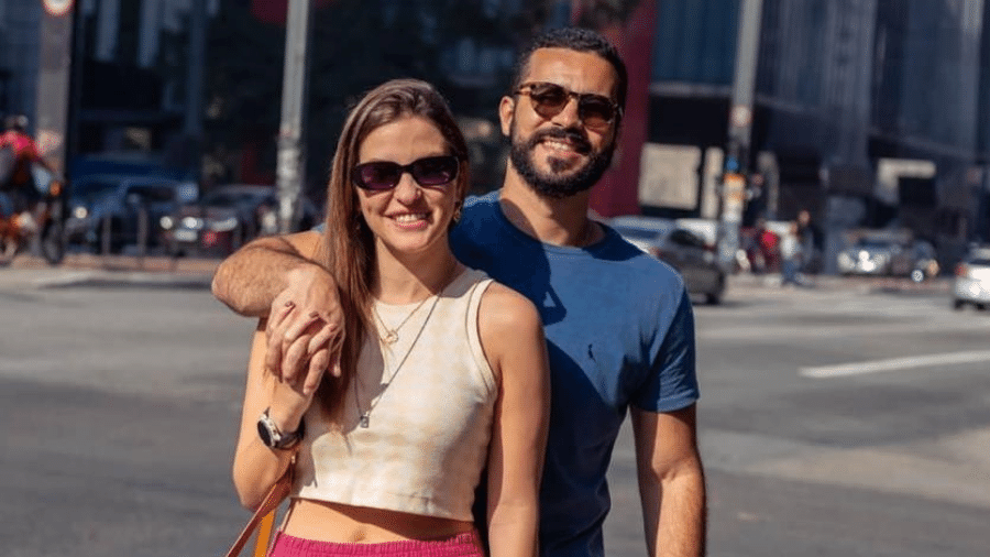 Luiza e Giovanni se conheceram na sala de espera da terapia e começaram a se falar pelas redes sociais Luiza e Giovanni se conheceram na sala de espera da terapia e começaram a se falar pelas redes sociais